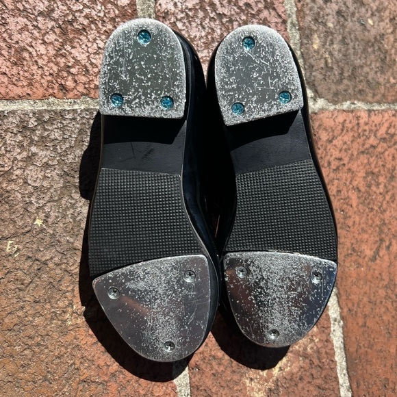 Tap Shoes For Girls. Size 5 1/2 youth, 6 children, and 6 children - Picture 6 of 9